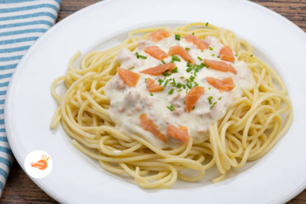 Creamy salmon pasta